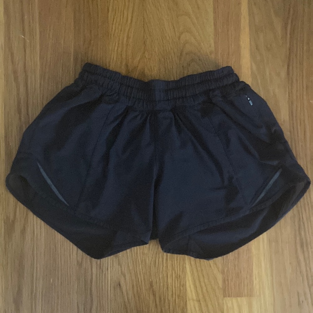 black lululemon hotty hot shorts